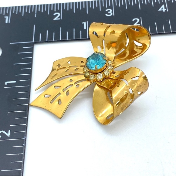 Vintage Goldtone Blue Rhinestone Bow Cut Out Brooch - Picture 7 of 7